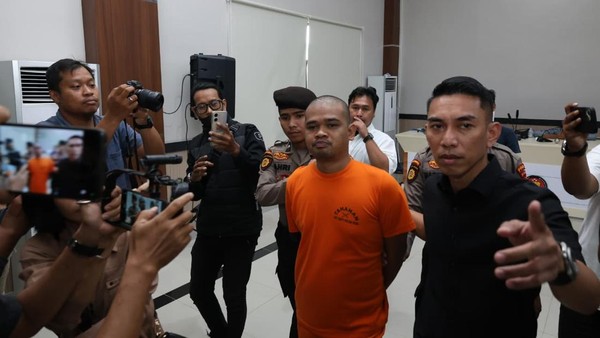 sosok-jakson-sihombing-ketua-ormas-di-pekanbaru-riau-yang-ditangkap-atas-dugaan-pemerasan-terhadap-perusahaan-sawit-1760609320782_169