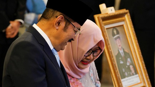 momen-haru-di-istana-merdeka-putri-soeharto-terima-gelar-pahlawan-nasional-dari-presiden-prabowo-1762752499663_169