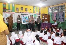Tanamkan Cinta Alam Sejak Dini, Polda Riau Kenalkan Green Policing ke Siswa SD